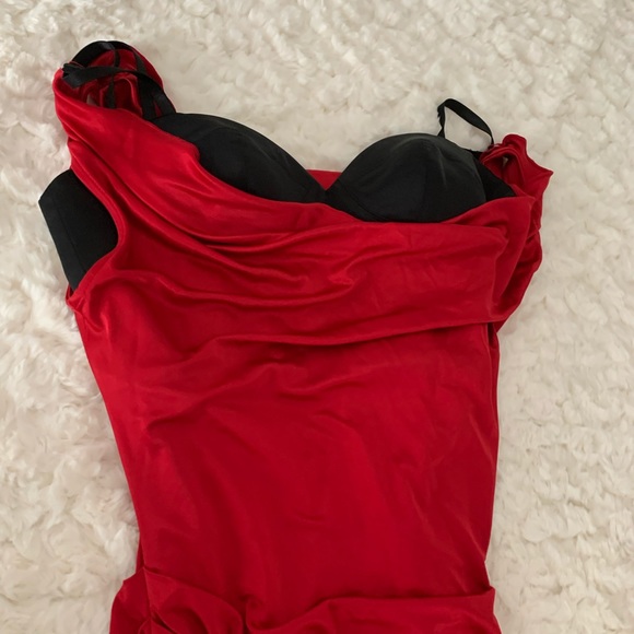 (BCBG MAXAZRIA) Woman’s Beautiful red clothes - Picture 6 of 11